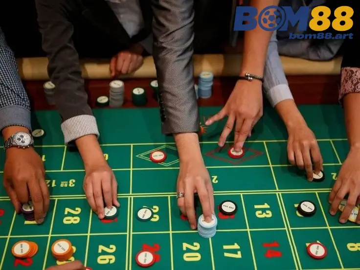 Phỏm (Tá Lả): Sự Kết Hợp Hoàn Hảo Giữa Cổ Điển và Hiện Đại